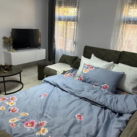 Cozy And Spacios In Ish Blloku * Tirana