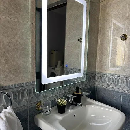Cozy And Spacios In Ish Blloku * Τίρανα