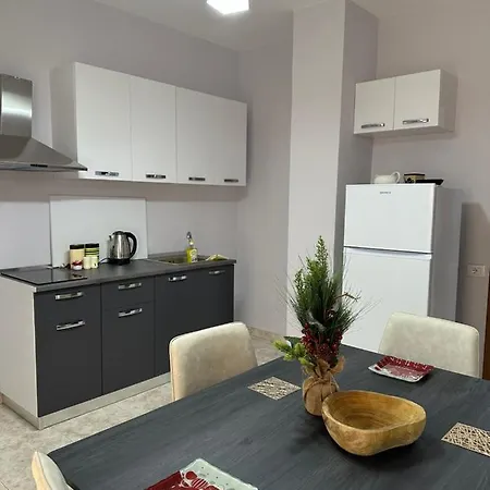 Cozy And Spacios In Ish Blloku Διαμέρισμα Τίρανα
